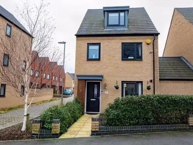 3 bedroom detached house for rent in Pathfinder Way, Northstow.