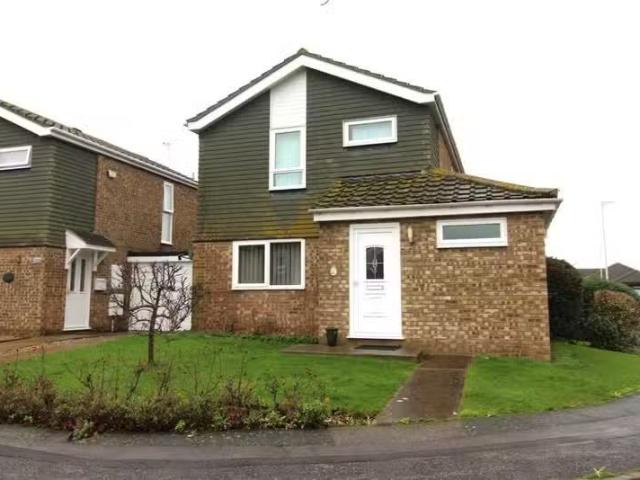 3 bedroom detached house for rent in Rockingham Place, Herne B.