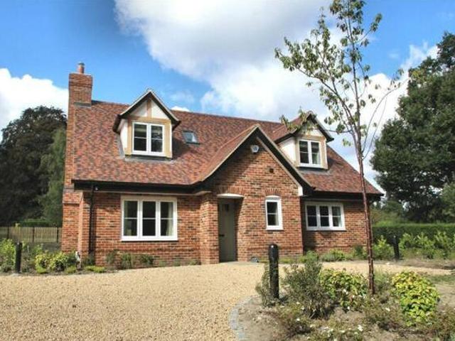 3 Bedroom Detached House For Rent In Woking, Surrey
