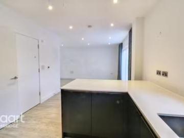 3 bedroom detached house for rent in Walnut Court, Cambridge.