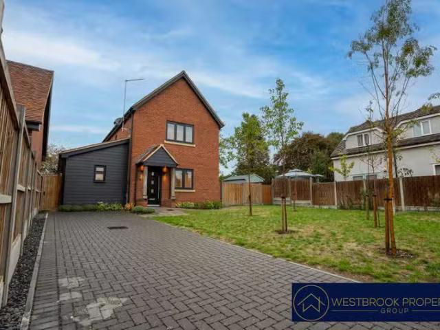 3 bedroom detached house for rent in Waltham Grange Close, Che.