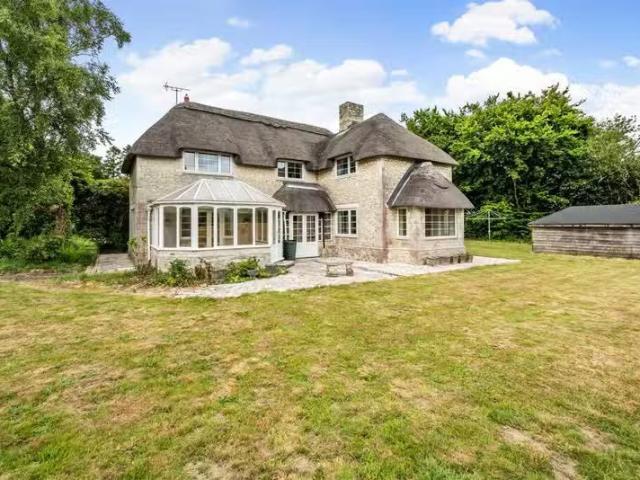 3 bedroom detached house for rent in Warmwell Road, Crossways.