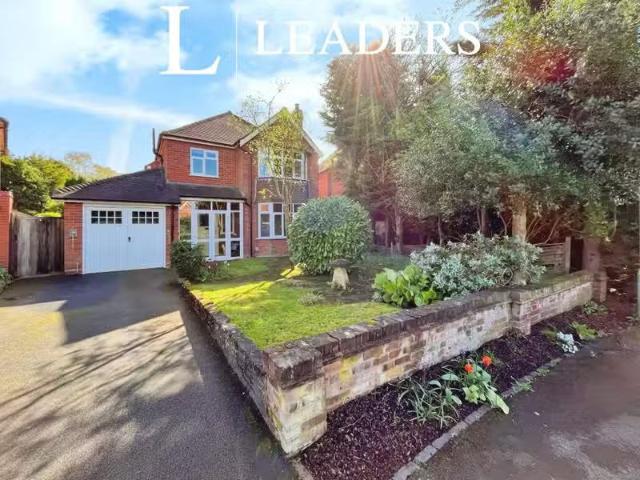 3 bedroom detached house for rent in West Road, Bromsgrove, Wo.