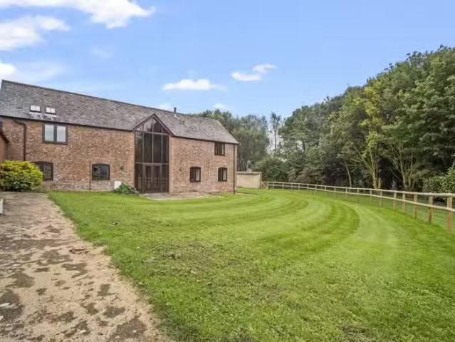 3 bedroom detached house for rent in Winterborne Muston, Bland.