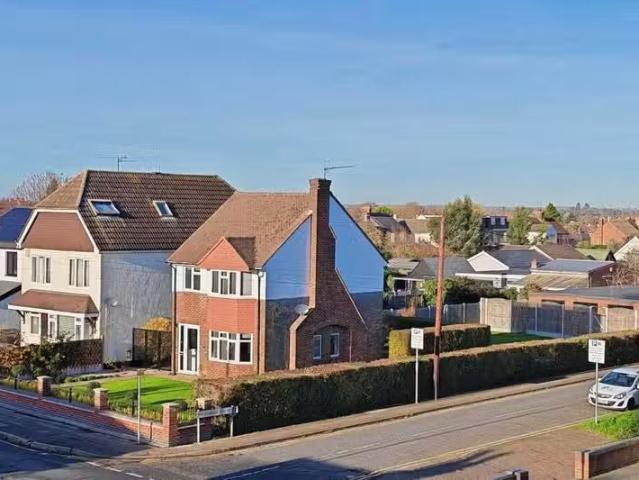 3 bedroom detached house for rent in Writtle Road, Chelmsford.
