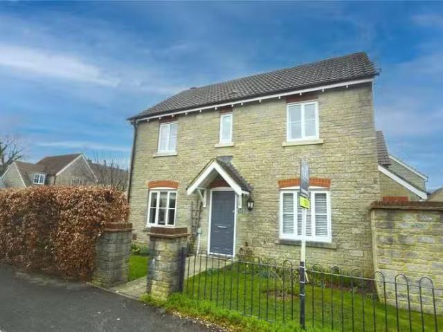 3 bedroom detached house for rent in Thynne Close, Cheddar, So.