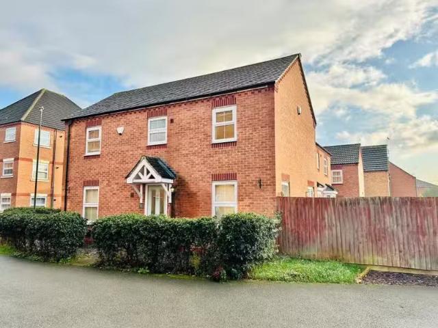 3 bedroom detached house for rent in Thames Way, Hilton, Derby.