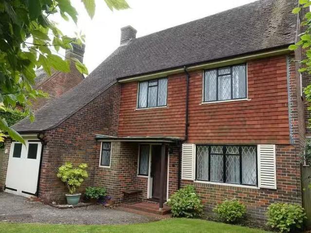 3 bedroom detached house for rent in The Grove, Ratton, Eastbo.