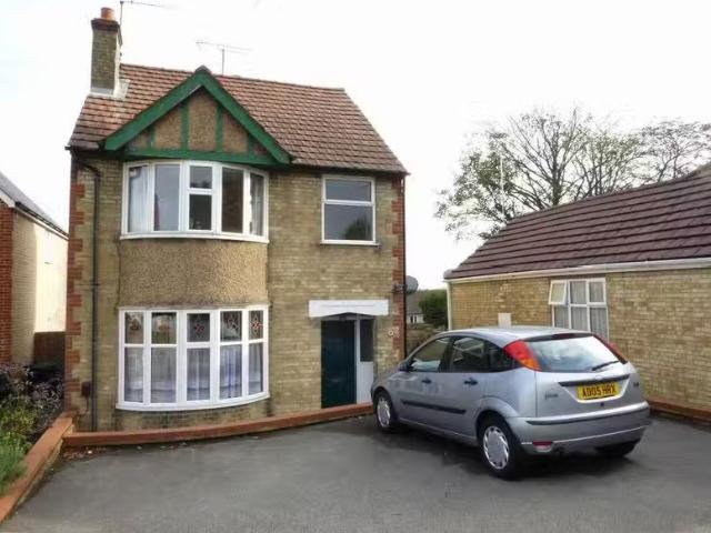 3 bedroom detached house for rent in The Vineyards, ELY, Cambr.