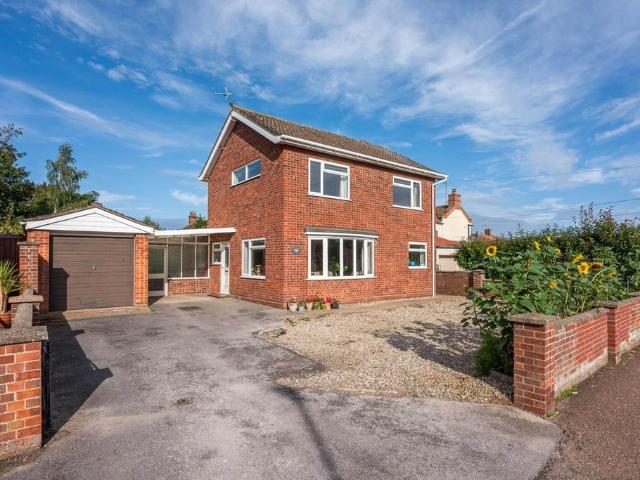 3 bedroom detached house for sale