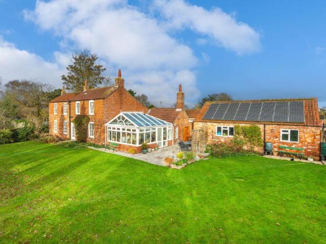 6 bedroom detached house for sale