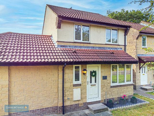 3 bedroom link detached house for sale