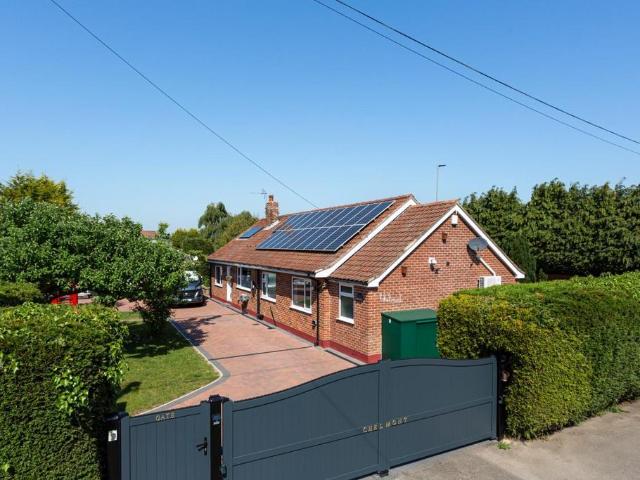 3 bedroom detached bungalow for sale