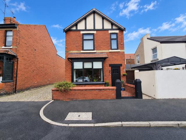 3 bedroom detached house for sale