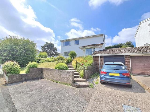 3 bedroom link detached house for sale