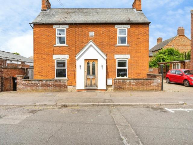 3 bedroom detached house for sale