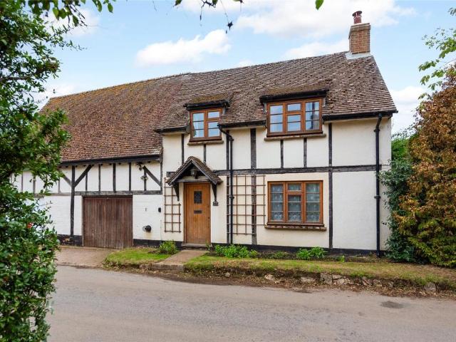 3 bedroom link detached house for sale