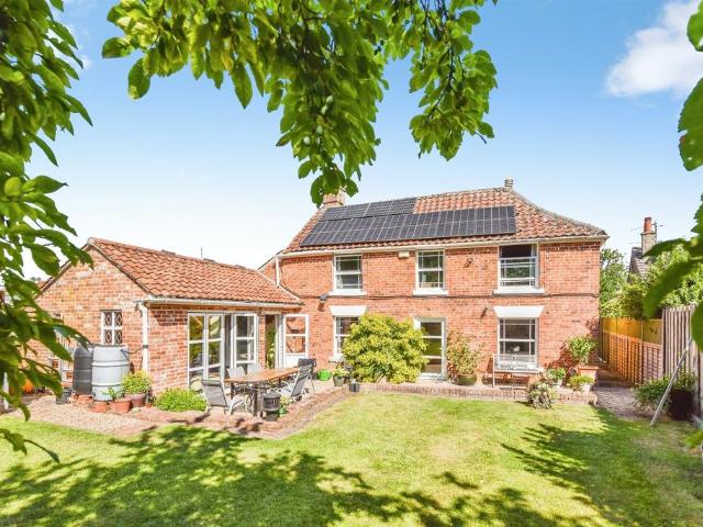 3 bedroom detached house for sale