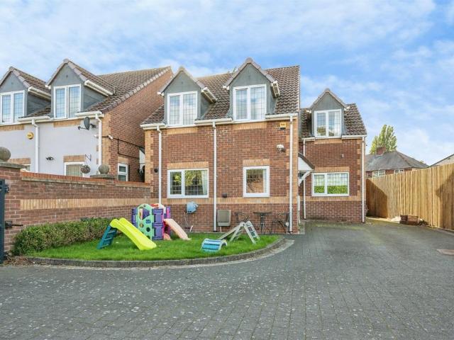 3 bedroom detached house for sale