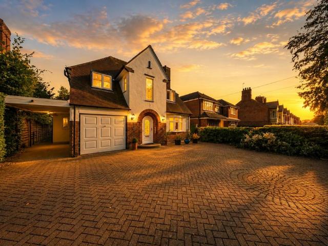 3 bedroom detached house for sale