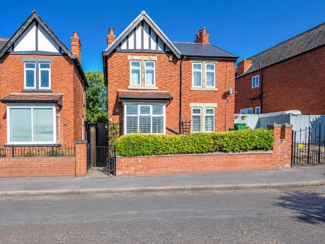 3 bedroom detached house for sale