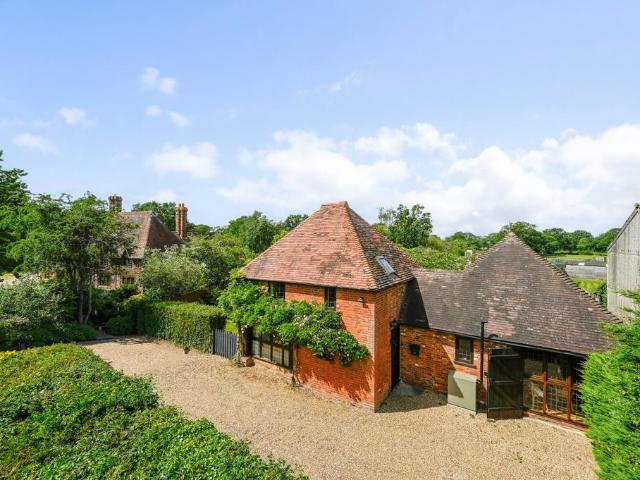 2 bedroom detached house for sale