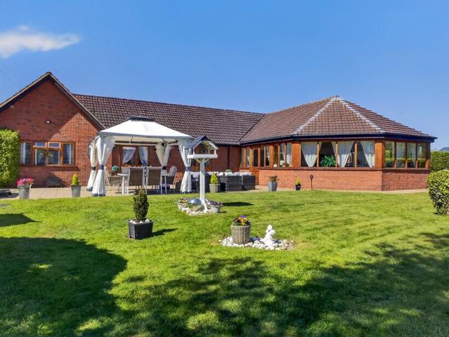 3 bedroom detached bungalow for sale