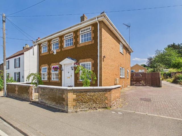 3 bedroom detached house for sale