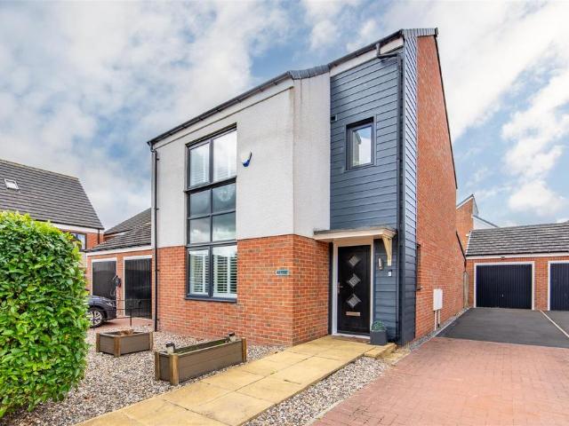 3 bedroom detached house for sale