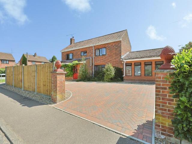 3 bedroom detached house for sale