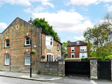 House for sale in Ebury Bridge Road SW1 London - Parking