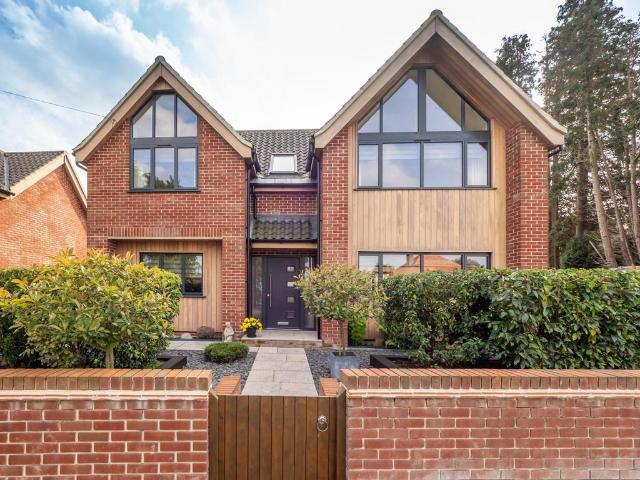 3 bedroom detached house for sale