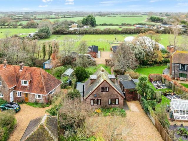 3 bedroom equestrian facility for sale