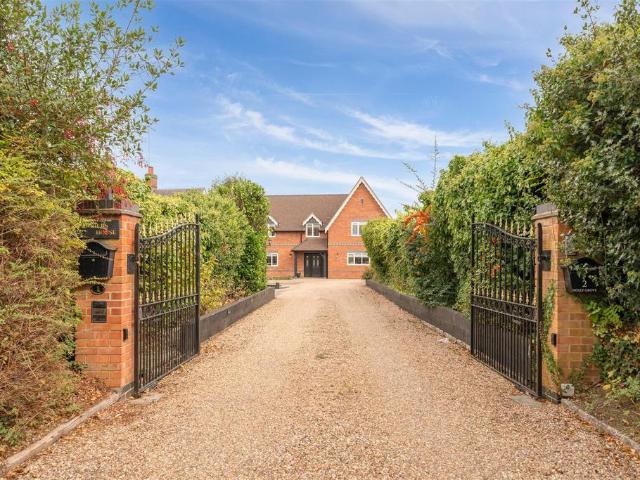 3 bedroom detached house for sale