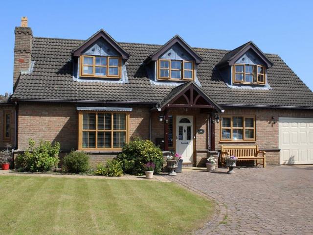 3 bedroom detached house for sale