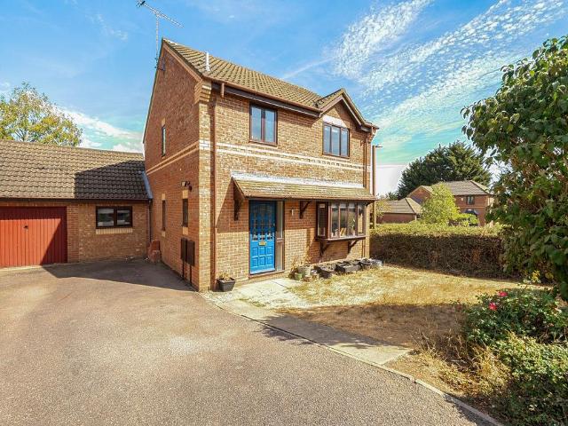 3 bedroom link detached house for sale