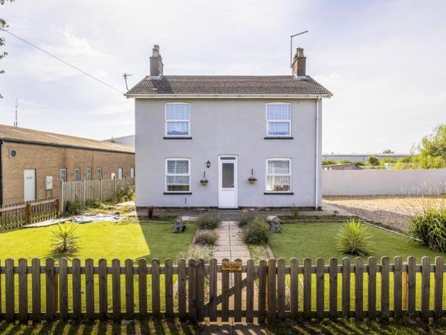 3 bedroom detached house for sale