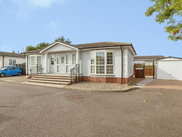 2 bedroom detached house for sale
