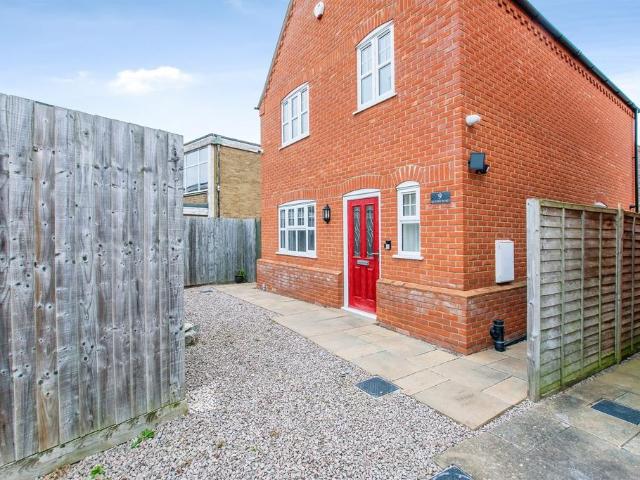 3 bedroom detached house for sale