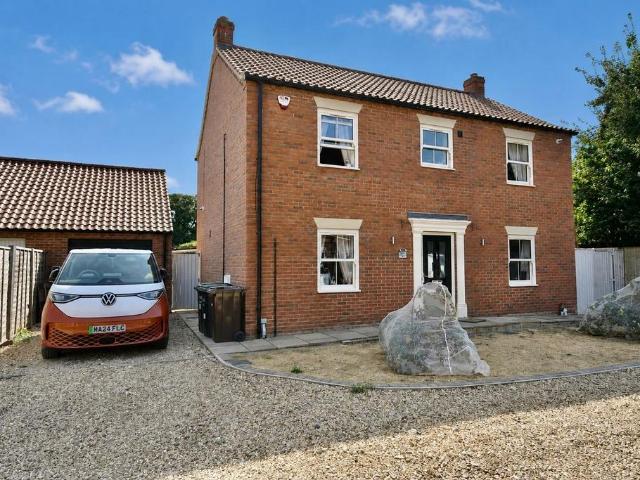 3 bedroom detached house for sale