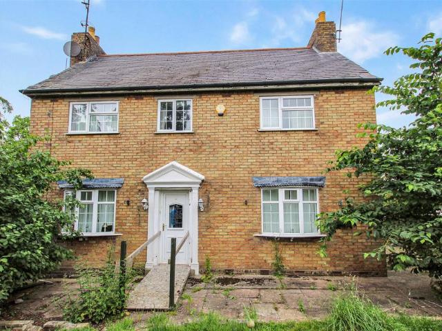 3 bedroom detached house for sale