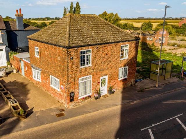 3 bedroom detached house for sale