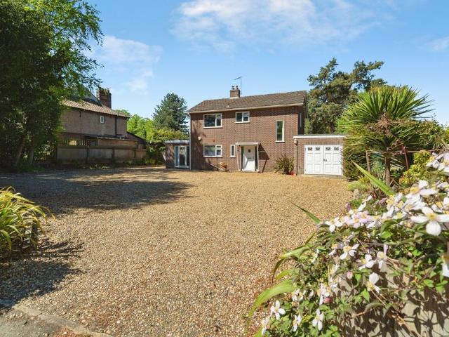 3 bedroom detached house for sale