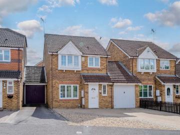 3 bedroom link detached house for sale