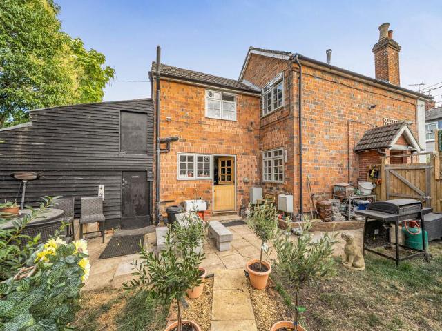 2 bedroom detached house for sale
