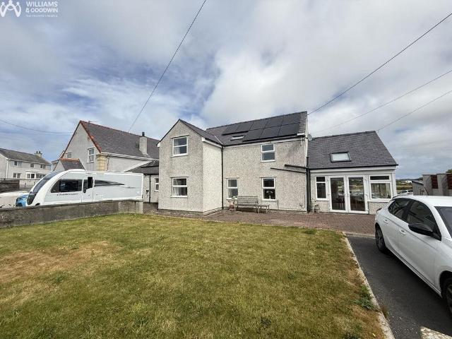 3 bedroom link detached house for sale