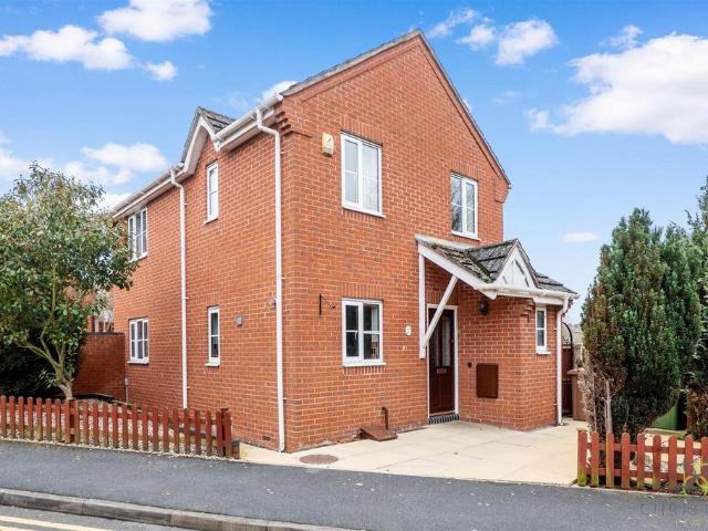3 bedroom detached house for sale