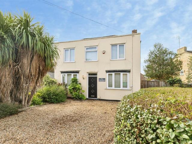 3 bedroom detached house for sale
