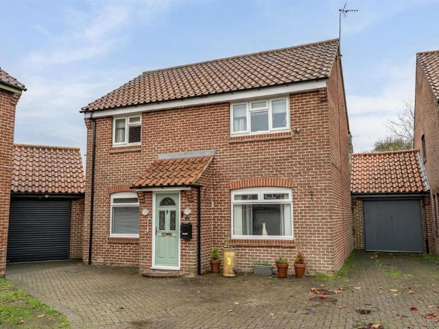 3 bedroom detached house for sale