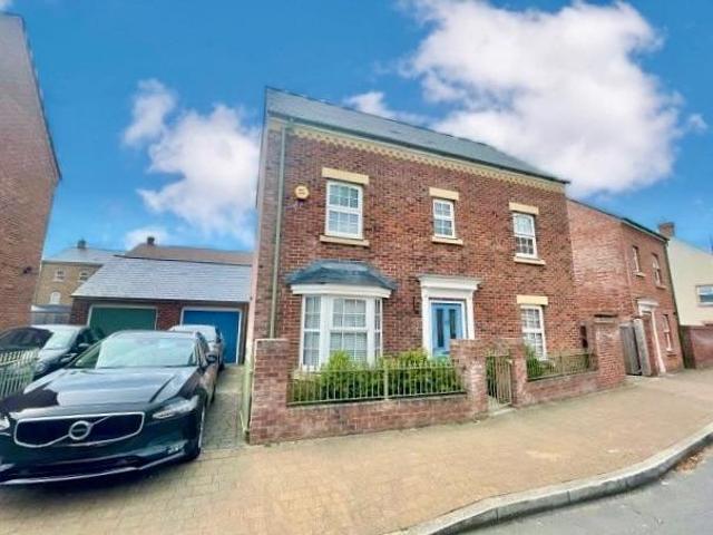 3 bedroom detached house for sale